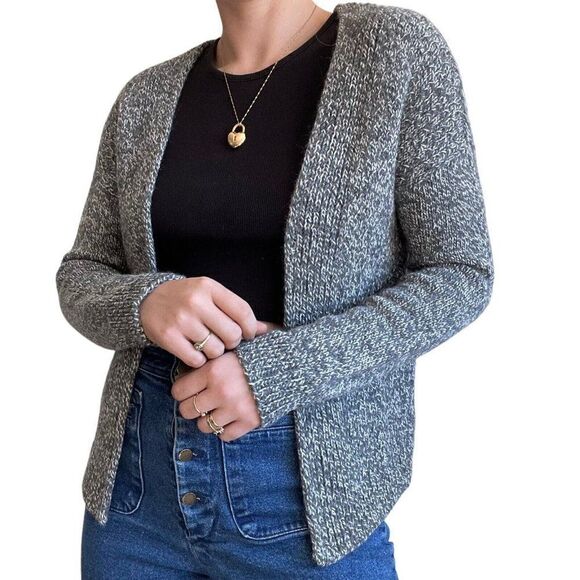 Hand Knit Womens 100% Wool Gray White Marled Minimalistic Preppy Cardigan Sz S - Picture 3 of 6
